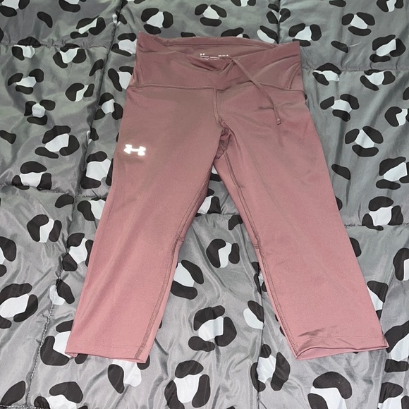 Under Armour Pants - Under Armour rose capris